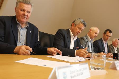 Slovesen podpis pogodbe župani CPS 20 Foto Ljubo Vukelič